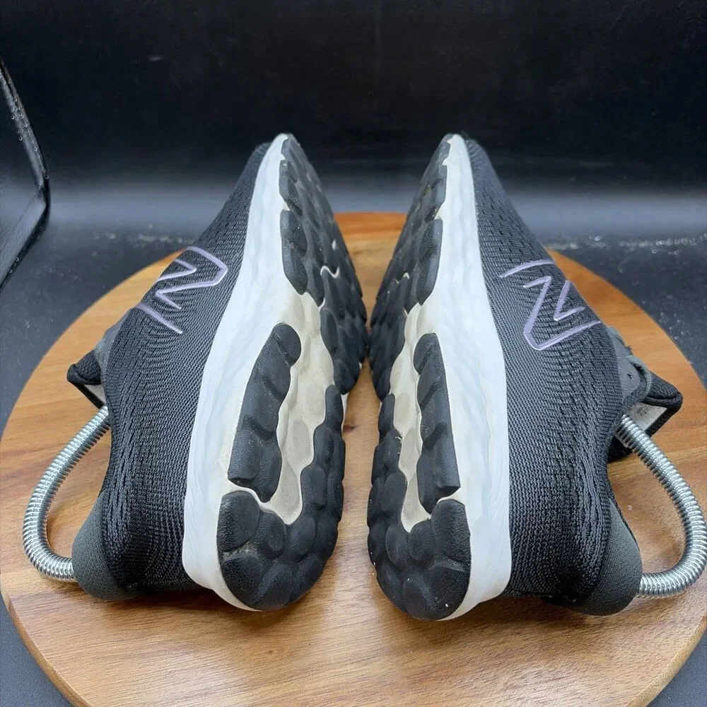 New Balance 520V8 Womens Size 6 D Running Shoes Black White Sneakers